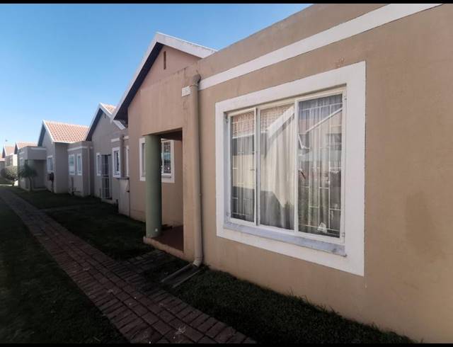 2 BEDROOM TOWNHOUSE FOR SALE IN PARKDENE